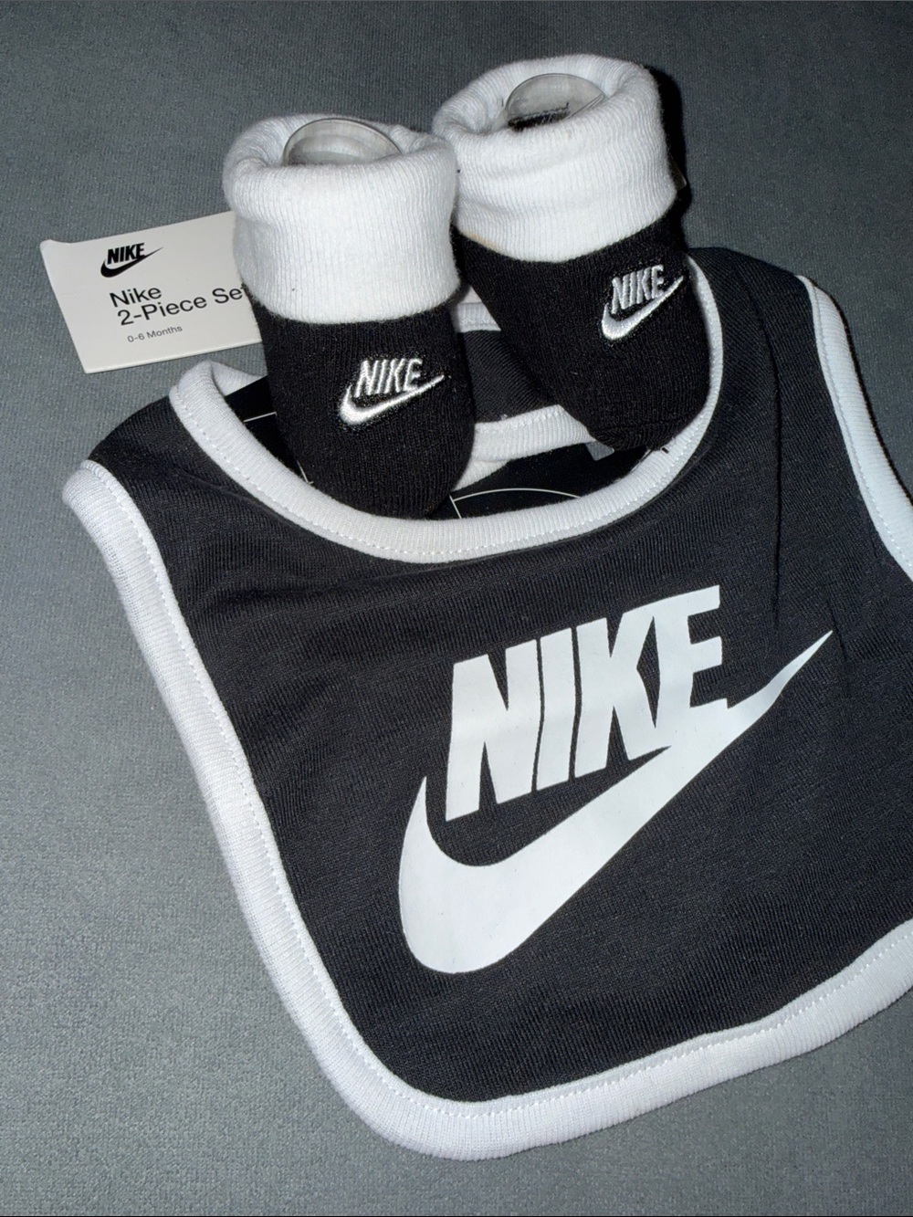 Nike Baby 2-Piece Bib & Booties Set - Black/White NEW 0-6 months